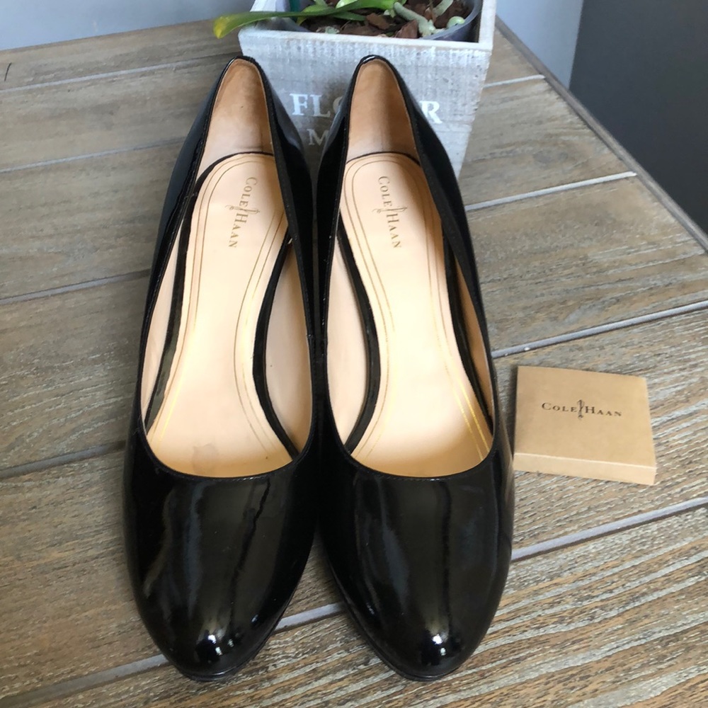 COLE HAAN CHELSEA LOW PUMP, Black Patent, 10.5B
